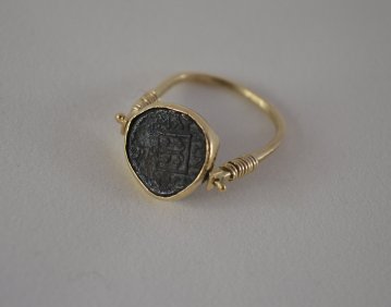 Ηρώ Ξενάκη δαχτυλίδι με παλιό νόμισμα περιστρεφώμενο